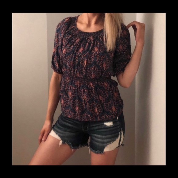 Tops - 🔥5 for $35🔥 Tropical Navy + Coral Floral Print Blouse